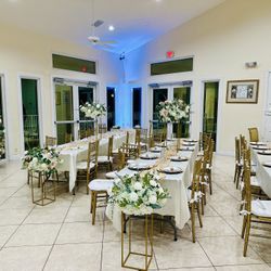 ✨ EVENT DÉCOR SET FOR SALE – FLORAL ARCH + 16 CENTERPIECES ✨