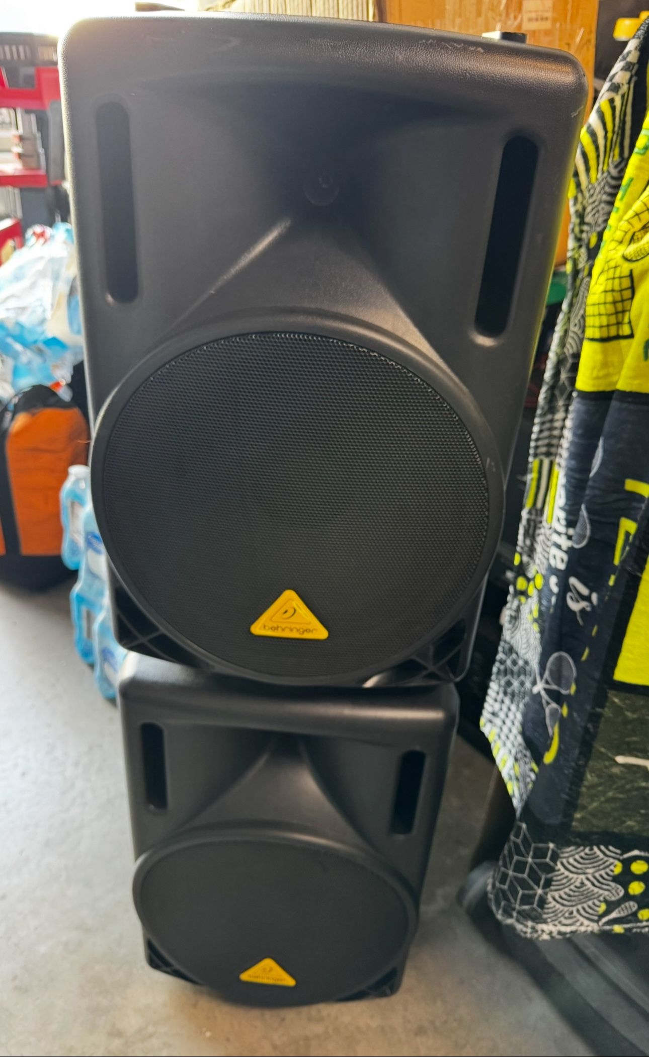 Behringer EUROLIVE B212D Speakers