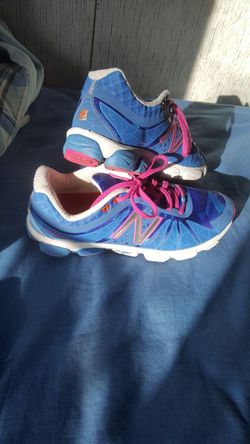 Girls New balance size 3. They are in great condition. See pictures