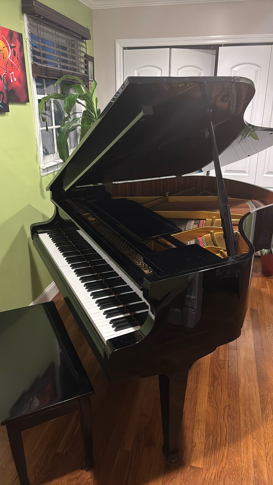 Toaki Piano with bench
