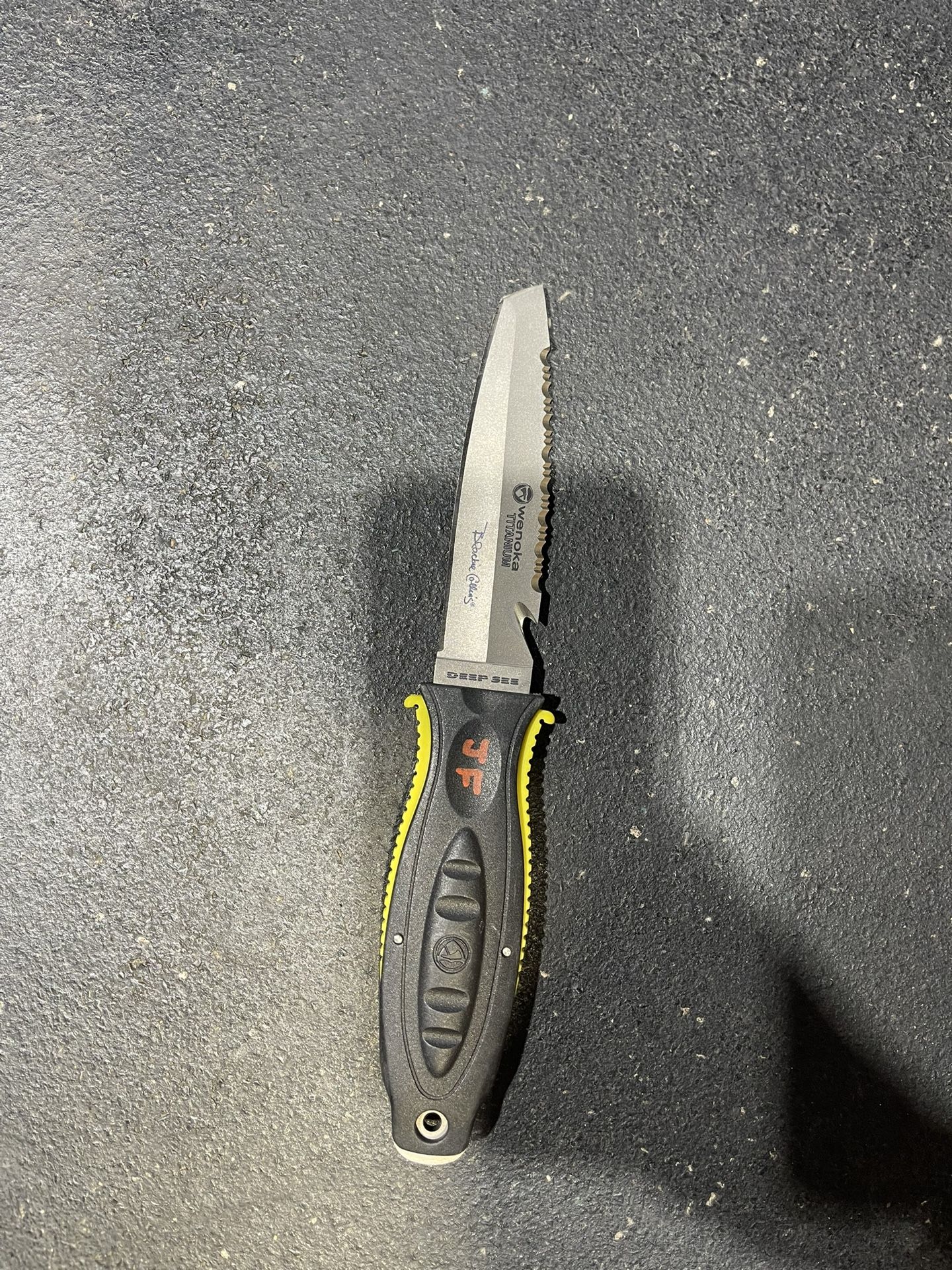 Wenoka 4” Serrated Titanium Dive Knife – Yellow