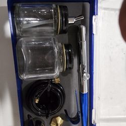  Air brush kit. $24