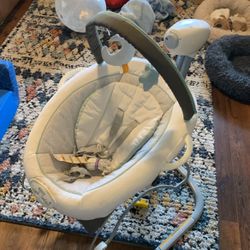 Baby Rocker/swing.  Graco
