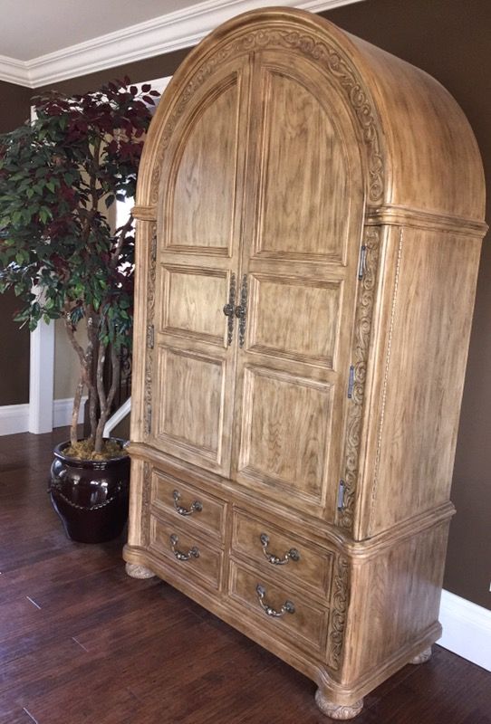 Bernhardt Furniture Coronado Armoire TV 5,000 orig for Sale in Cincinnati, OH OfferUp