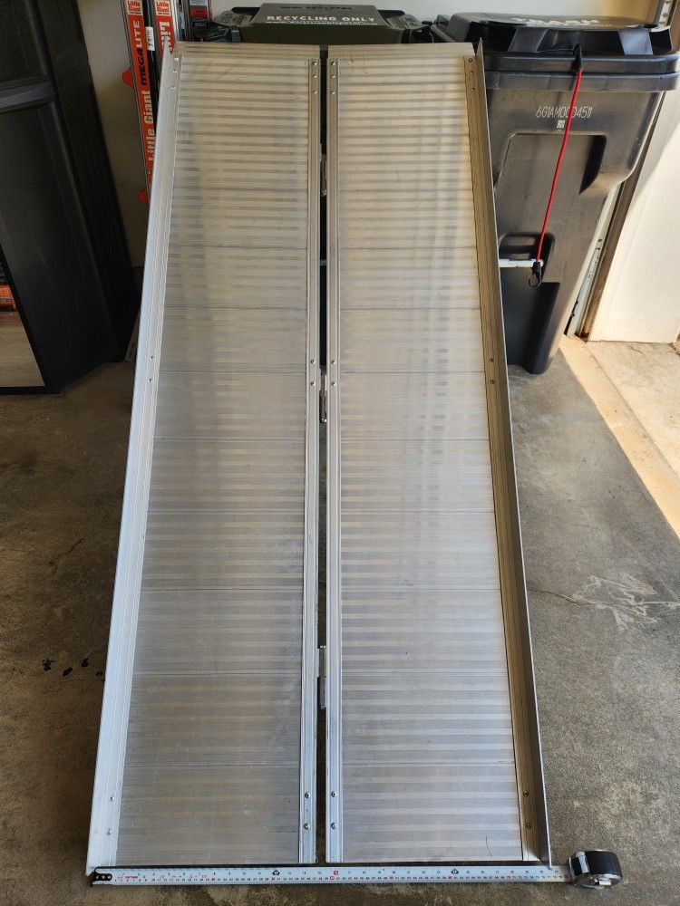 Truck Ramp Foldable (HaulMaster)