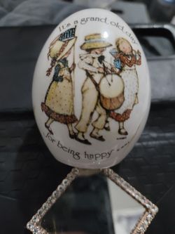HOLLY HOBBIE "IT'S A GRAND OLD DAY FOR BEING HAPPY" US FLAG EGG 2.75"
