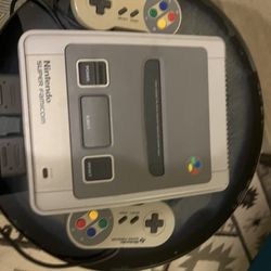 Nintendo Super Famicom + 2 Remotes