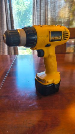 DeWalt DW927 12V Cordless Drill/Driver Kit — 2 Batteries + Charger, Tested