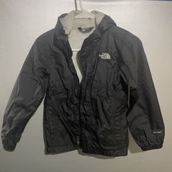 The North Face Dryvent Windbreaker Boys Size. Small (7/8)