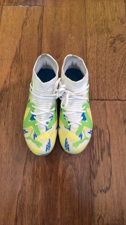 Puma youth soccer cleats, size: US 1