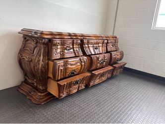 vintage French Provincial bombe 9 drawer dresser