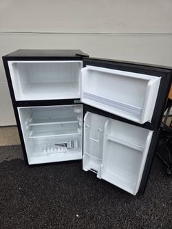 Black+Decker 3.1 cubic foot compact refrigerator and freezer