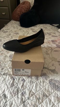 Clarks Jeanette black leather