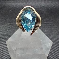 Woman's Blue Topaz Ring & 14k