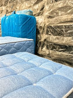 🛏️ NEW King Mattress - Sealed in Plastic - From $175! Luxury for Less!Rest Test in Our Showroom / Warranty/ No Interest Pay Plans Available/ Delivery