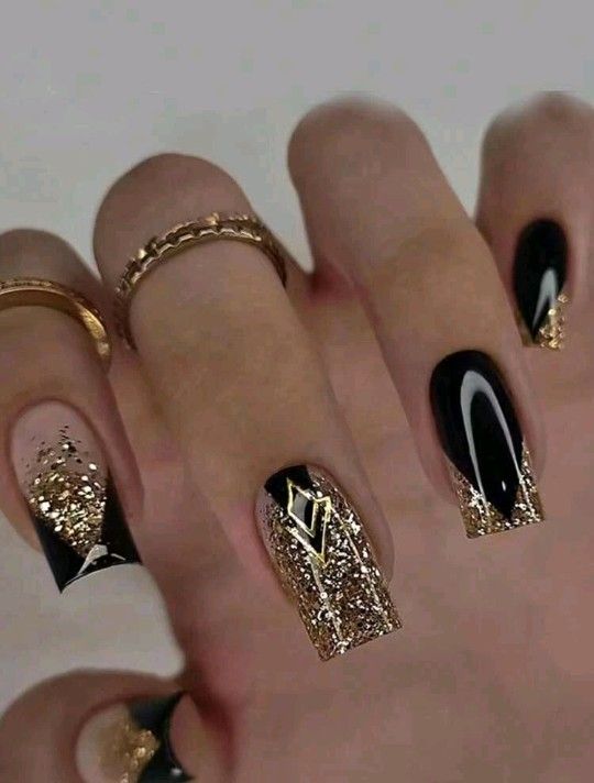 24 pcs. Short Black Glitter Press-On Nails