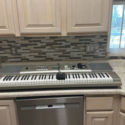 Yamaha YPG 235 keyboard