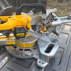 DEWALT DCS361B 20V MAX 7-1/4-Inch Cordless Miter Saw Tool Only, 30 lbs Lightweig