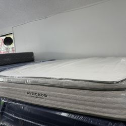 KING SIZE AVOCADO GREEN PILLOW TOP MATTRESS & BOX SPRINGS BED SET