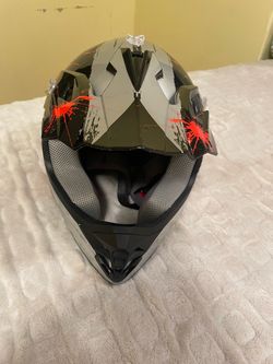 New motocross helmet    Small  size in good condition 40$