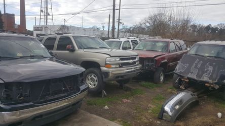 Trucks parts yukon and suburban and tahoes parting out