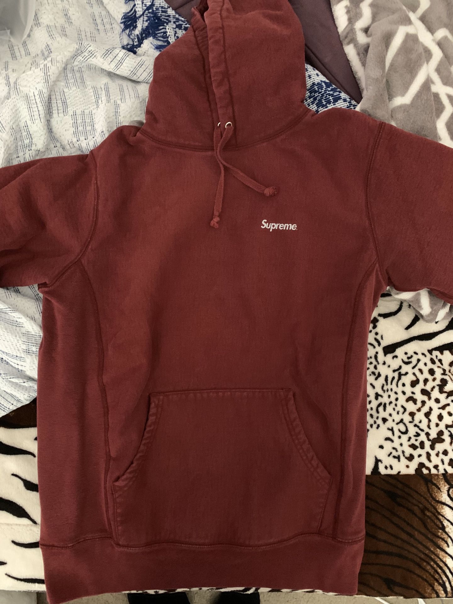 Supreme burgundy color hoodie box logo size M