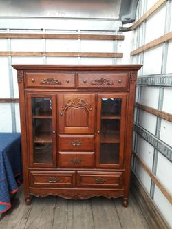 Chest, excellent condition, solid wood.