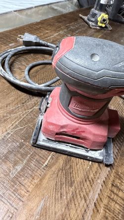 Milwaukee Corded Finishing Sander – Works Good