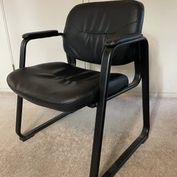 🪑 Executive Guest Chair – Comfortable & Stylish! 🪑 