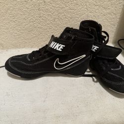 Boys Nike Size 1 Wresling  Shoes 