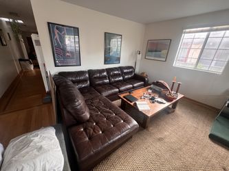 Large Leather Sectional Couch. Very Comfy!!
