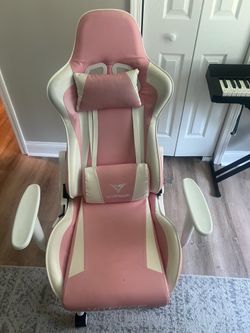 Pink Vitesse gaming chair