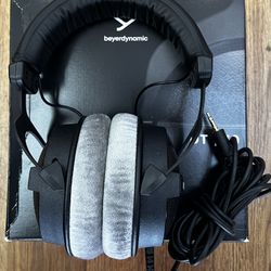 BEYERDYNAMIC DT 770 PRO STUDIO HEADPHONES 80Ohm
