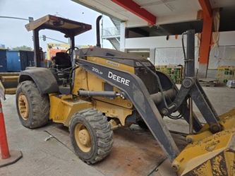 John Deere Skip Loader