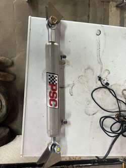 Hydraulic steering cylinder