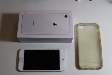 iPhone 8 - Unlocked