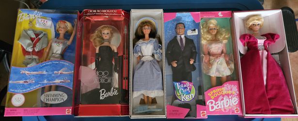 Lot Of BARBIES 5 Dolls