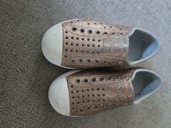 Native sparkle shoes size 10 kids