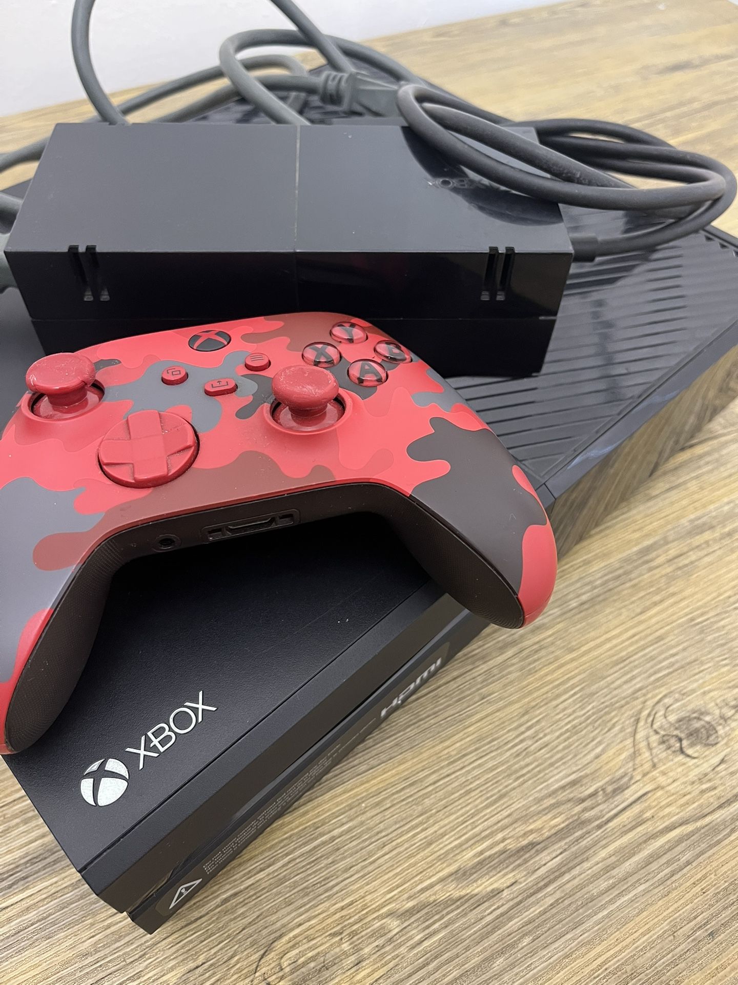 Xbox One Console with Daystrike Camp Wireless Controller (power supply included)