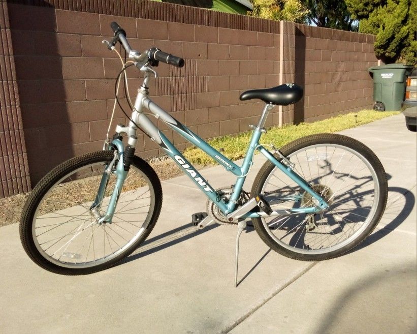 Giant Sedona 26" Women's 21 Speed Bike