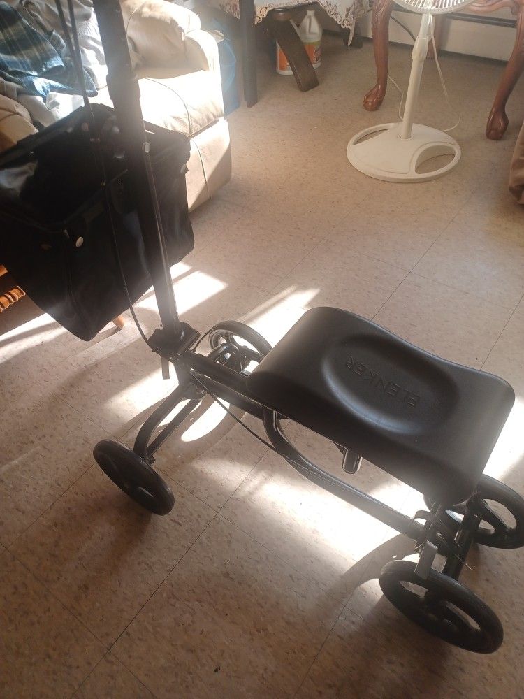 ELENKER KNEE SCOOTER, STILL EXCELLENT CONDITION ONLY PICK UP
