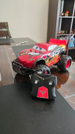 Cars Lightning McQueen Offroad RC 1:14 Scale Remote Control Car 2.4 Ghz: Disney Licensed Indoor Plastic Toy
