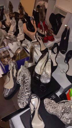 FULL LOT (20 PAIRS) LADIES HEELS SIZE 8-10 ($300) CALVIN KLEIN, SAKS, BCBGEN, JSIMPSON- GREAT 4 RESALE.. All in boxes.. Brand new or worn only twice a