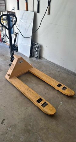 Pallet Jack (works great)