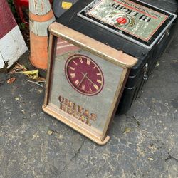 Vintage CHIVAS REGAL mirrored mirror clock. Mancave, bar. NICE!