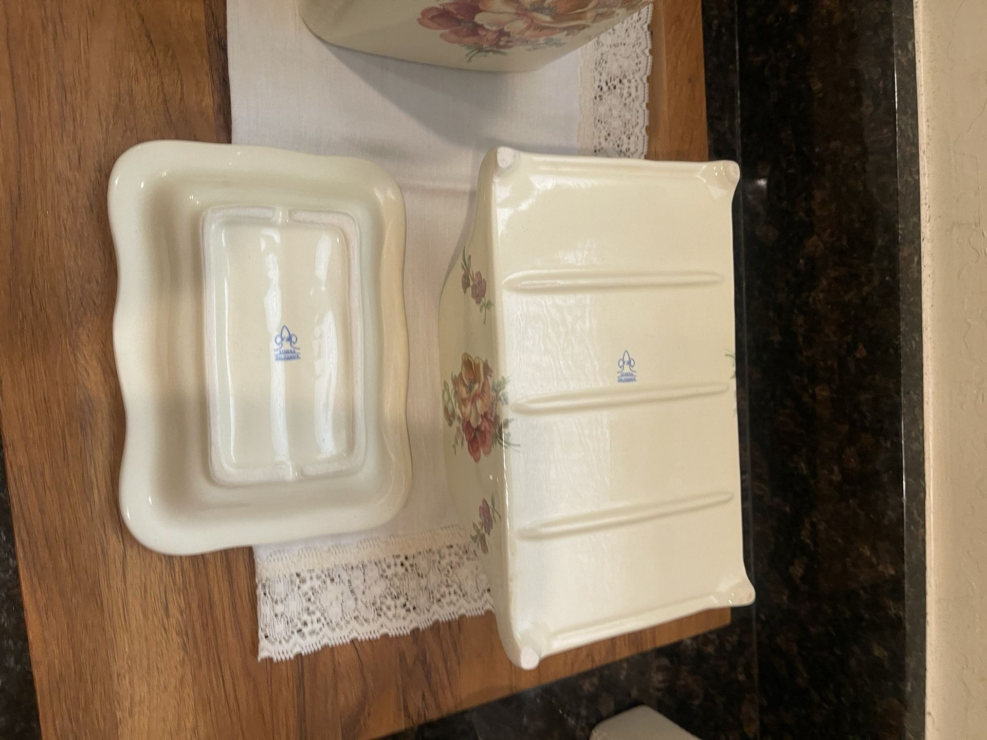6 piece vintage Athena bathroom set up