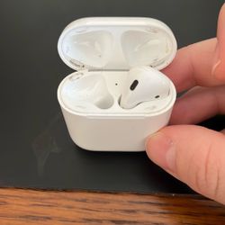 Right AirPod piece and case