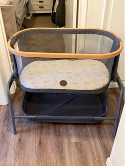Maxi-Cosi Iora Bedside Bassinet – Lightly Used