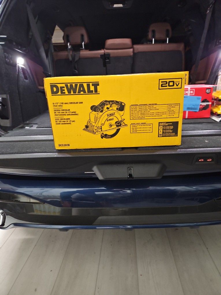 DEWALT 20-volt Max 6-1/2-in Cordless Circular Saw