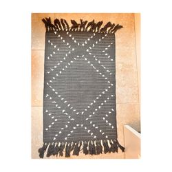Boho Tassel Dark Grey rug! (23”x34”)